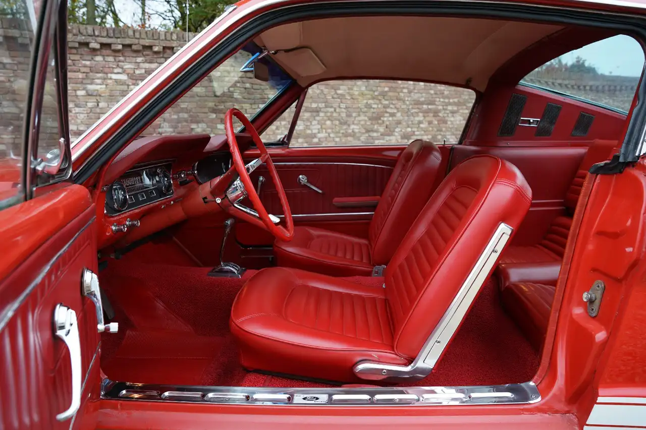 Ford Mustang 289 Fastback "An A-code in Triple Red" Triple red, foto 3
