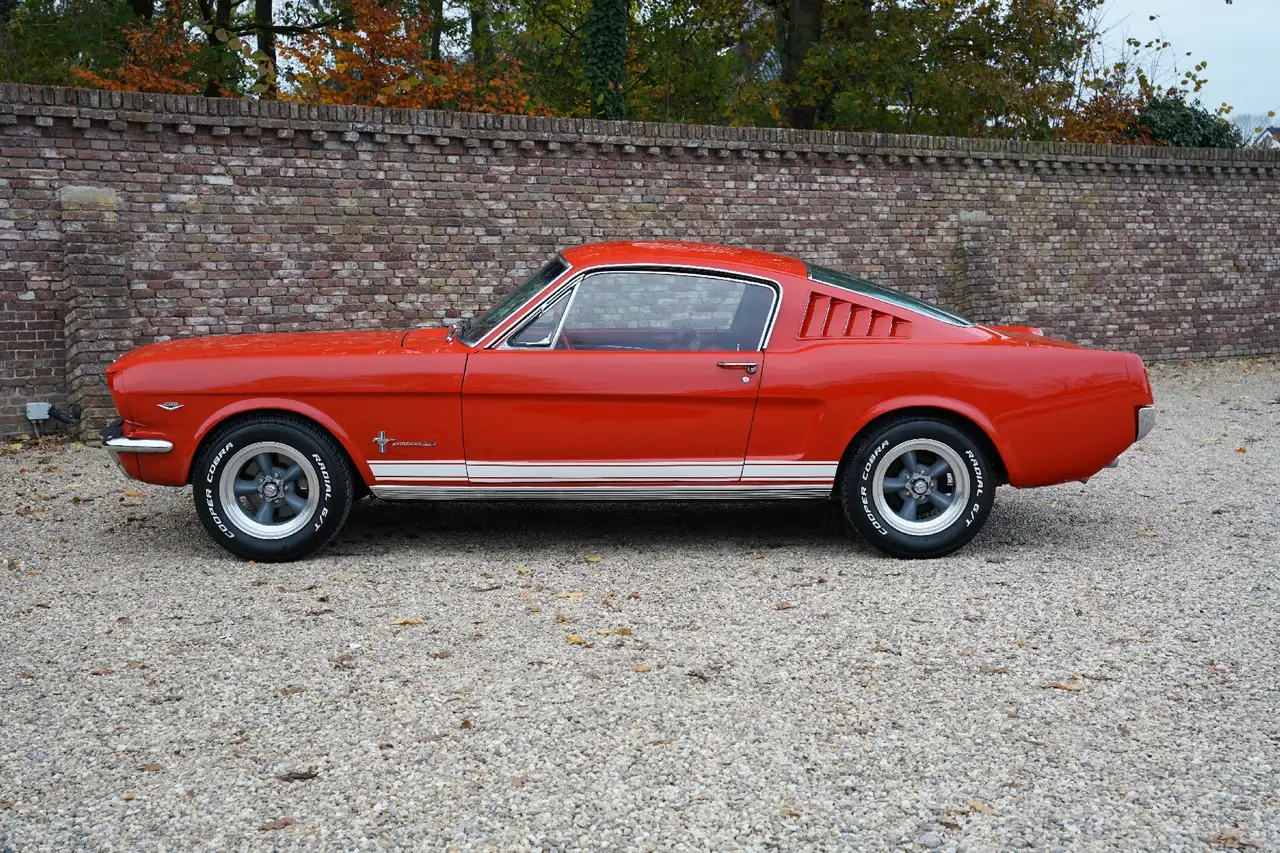 Ford Mustang 289 Fastback "An A-code in Triple Red" Triple red, foto 10