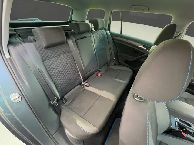 Volkswagen Golf view 13