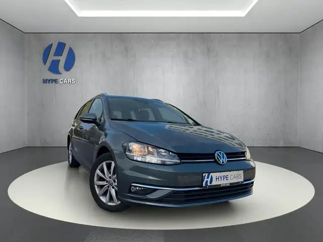 Volkswagen Golf view 3