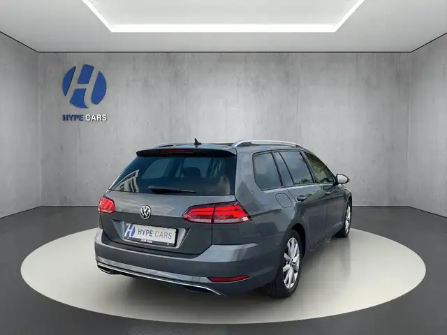 Volkswagen Golf view 4