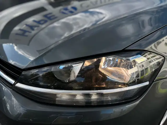 Volkswagen Golf view 9