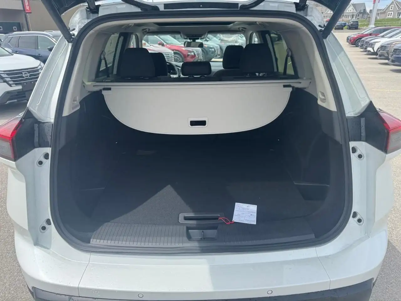 Nissan Rogue снимка Nissan Rogue