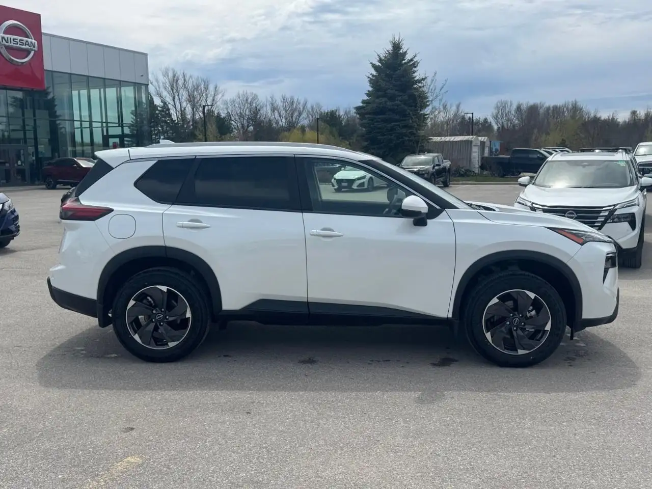 Nissan Rogue снимка Nissan Rogue