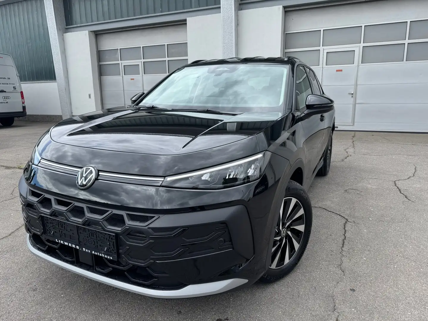 Volkswagen T-Roc Life eTSI DSG Schwarz - 1