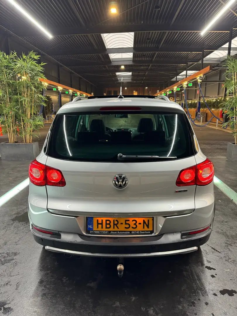 Volkswagen Tiguan 2.0 TSI Tr.&Fi 4M Grijs - 2