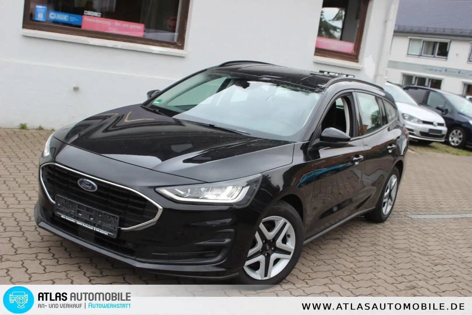 Ford Focus Turnier 1,5 EcoBlue Cool & Connect NEW MOD Schwarz - 1