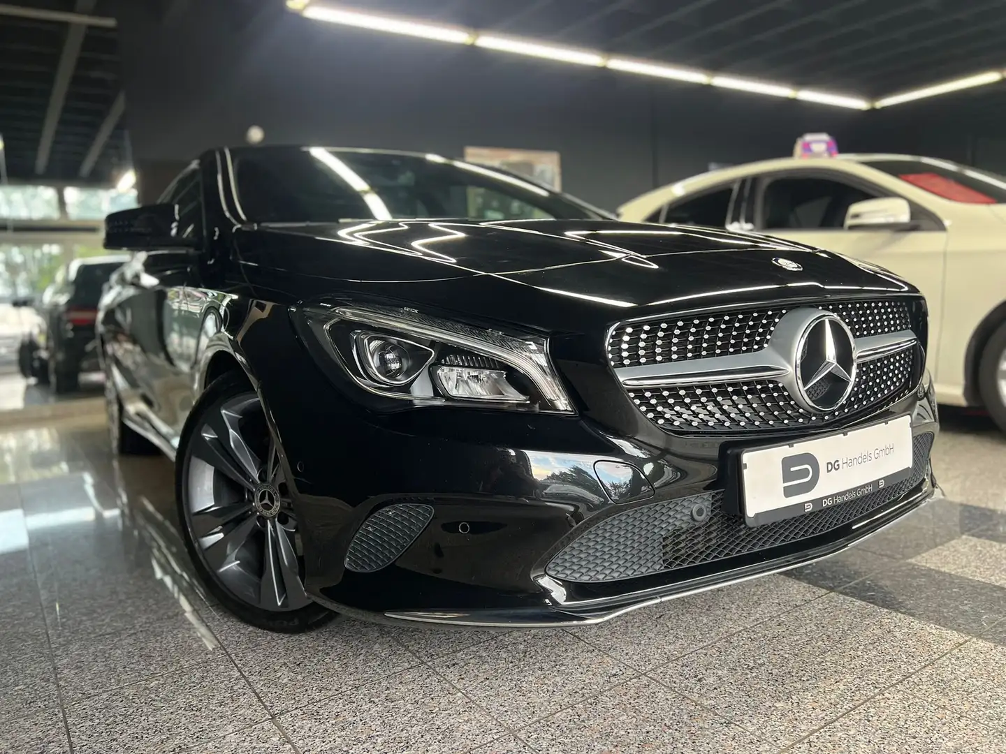 Mercedes-Benz CLA 180 CLA 180  7G-DCT Urban (AHK,SHZ) Nero - 2