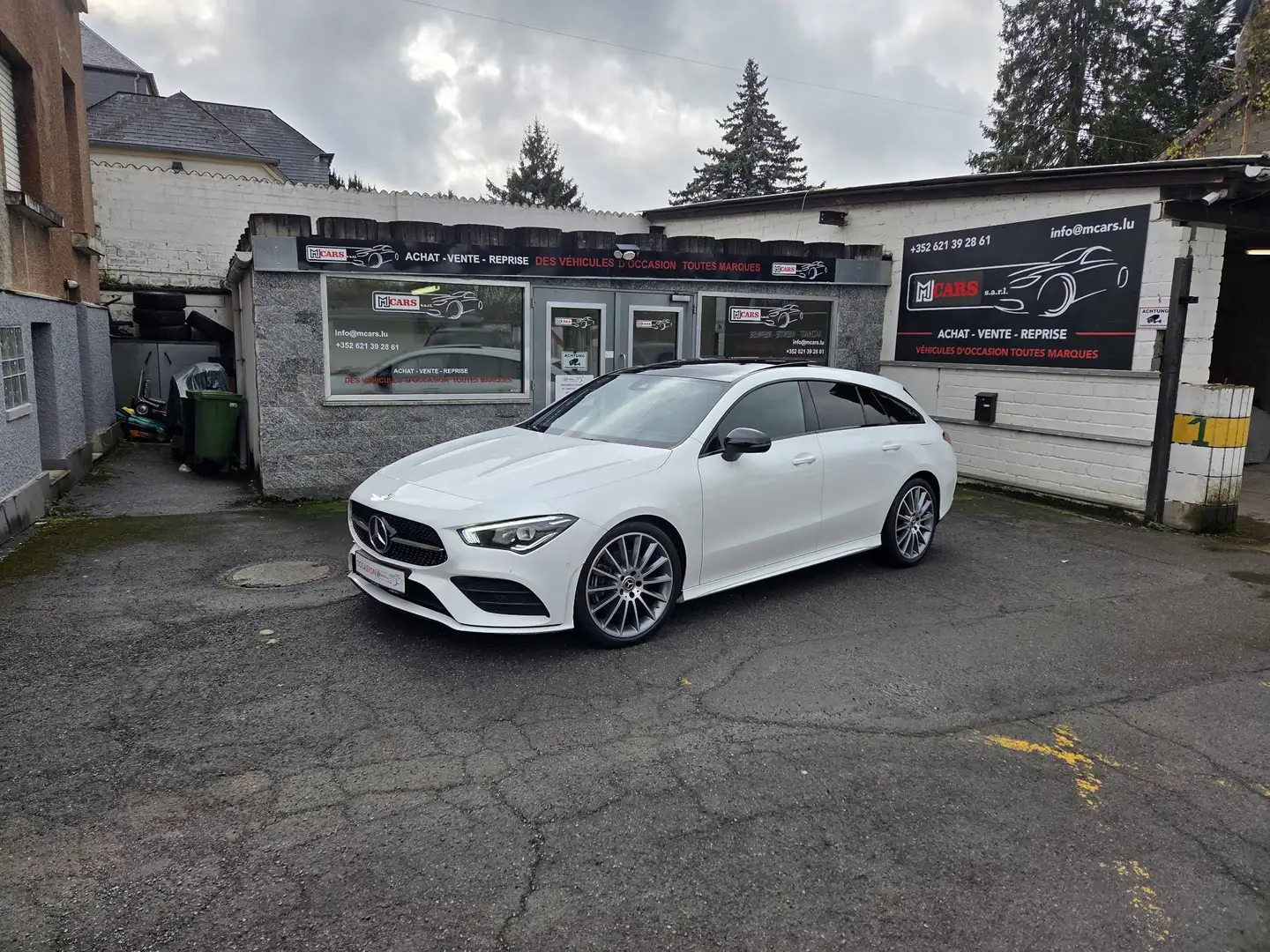 Mercedes-Benz CLA 200 Shooting Brake d 8G-DCT AMG Line Panorama - 2