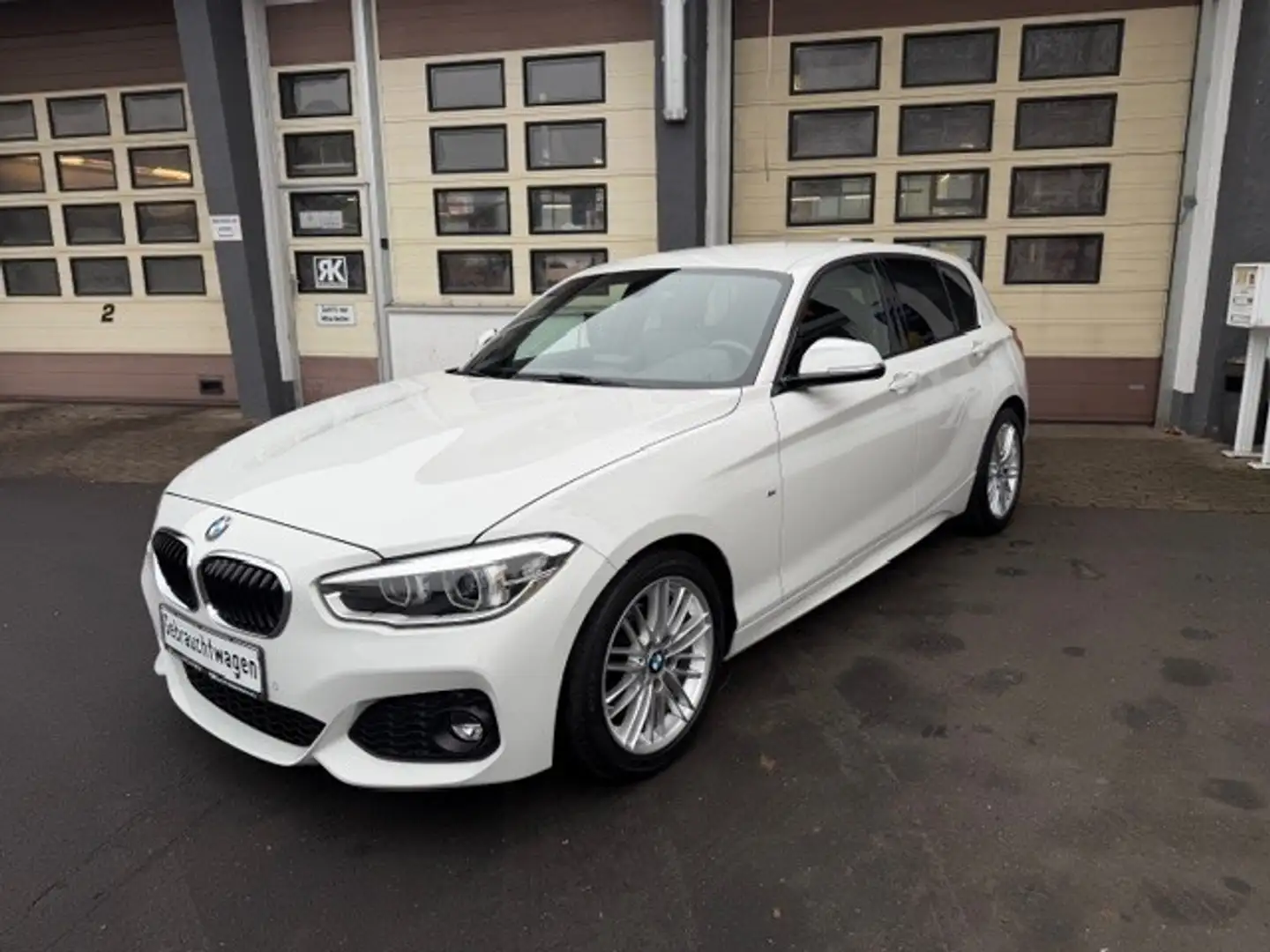 BMW 118 i M-Sport Paket PDC LEDER SHZ AHK Klima Xenon Weiß - 2