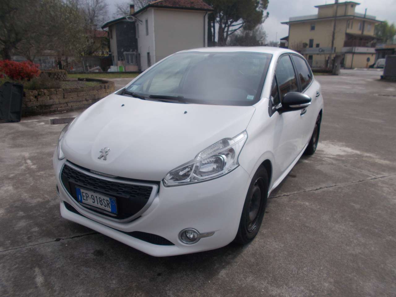 Peugeot 208 1.4 hdi 8v Access AUTOCARRO