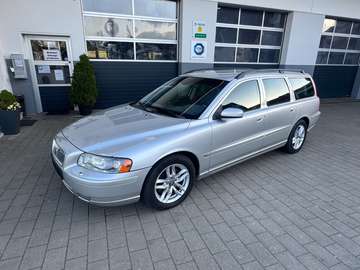 Kombi D5 Momentum*BI-XENON*NAVI*AHK*