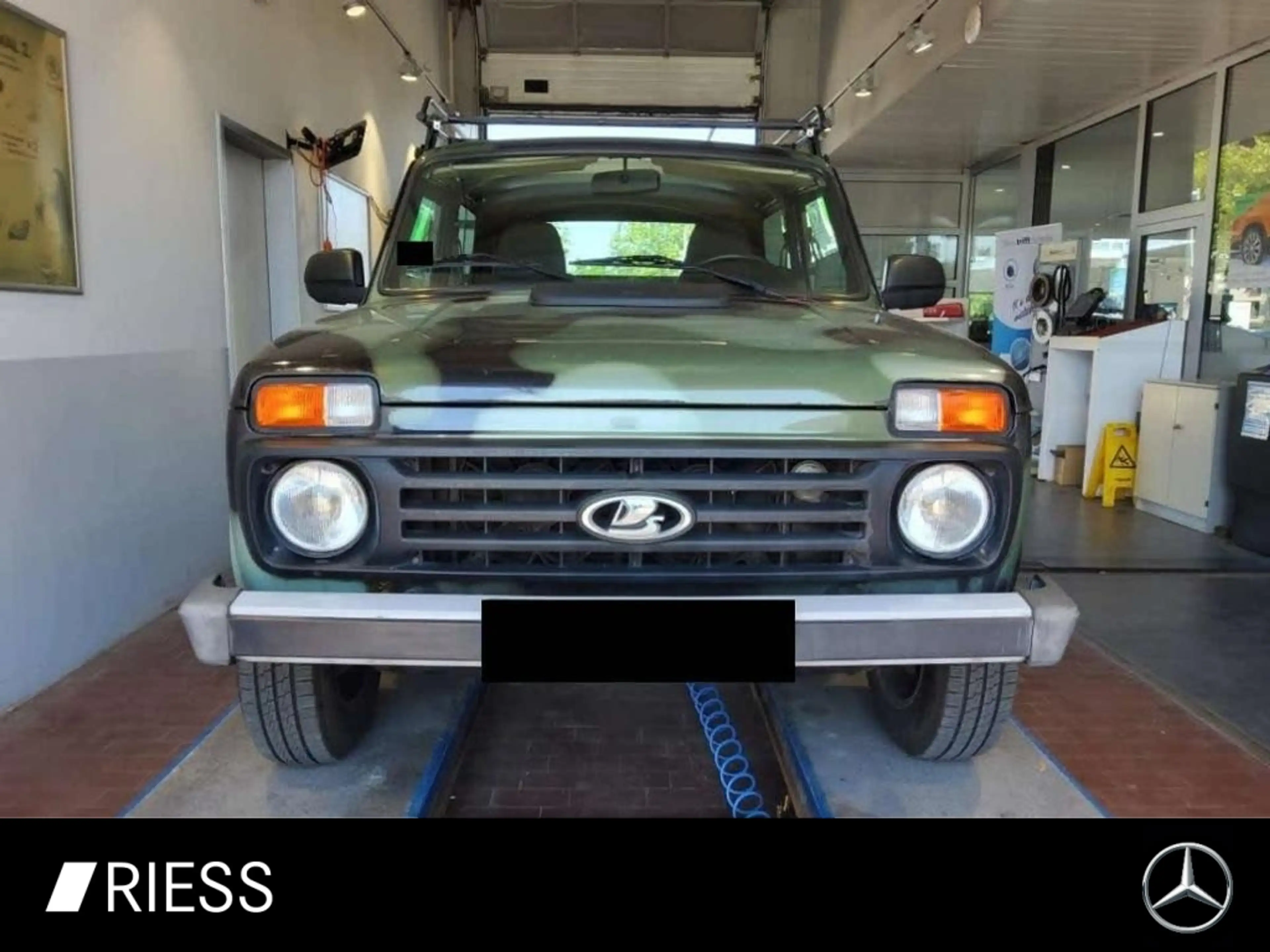Lada Taiga Basis 4x4 camouflage Dachträger