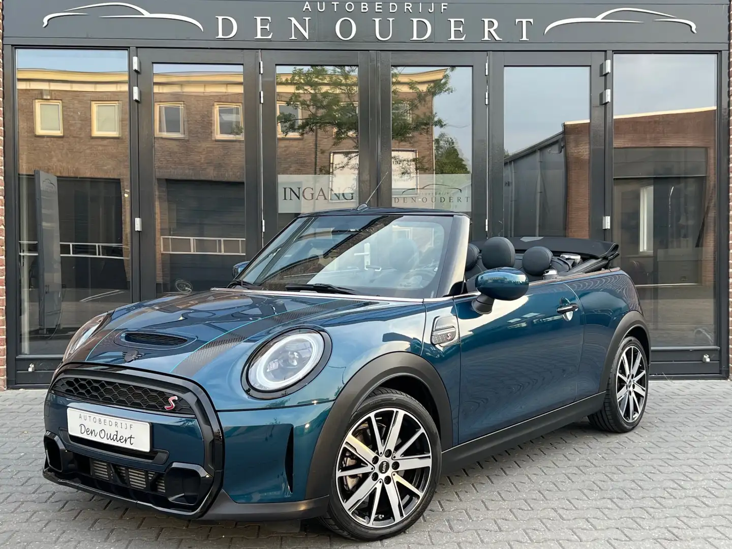 MINI Cooper S Cabrio Mini 2.0 Sidewalk AUT NAVI / CARPLAY / VERWAMD STU Blauw - 1