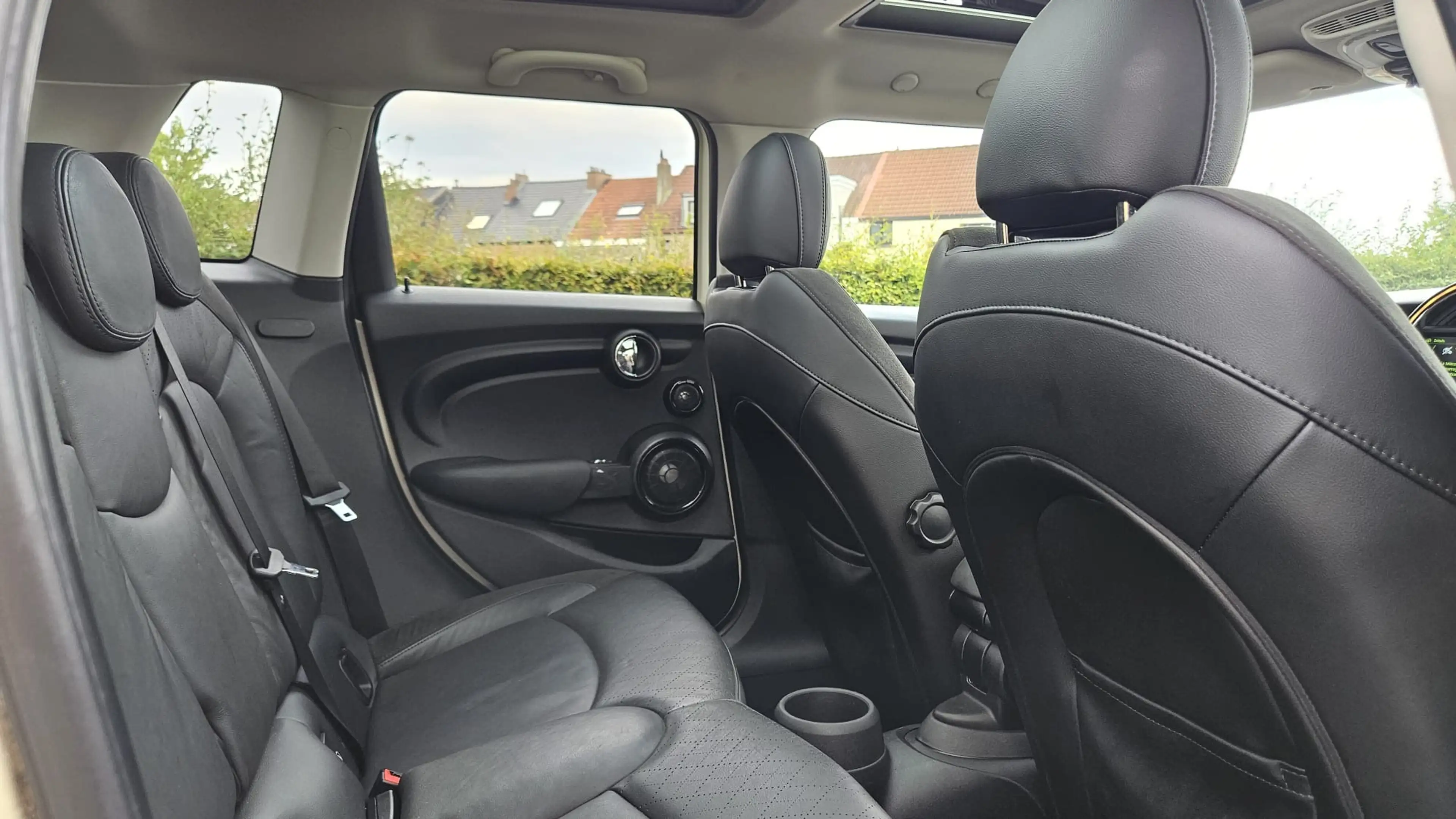 MINI Cooper D *** Pano - Harman Kardon - Leather - Euro 6b - Carpass *** — photo 12