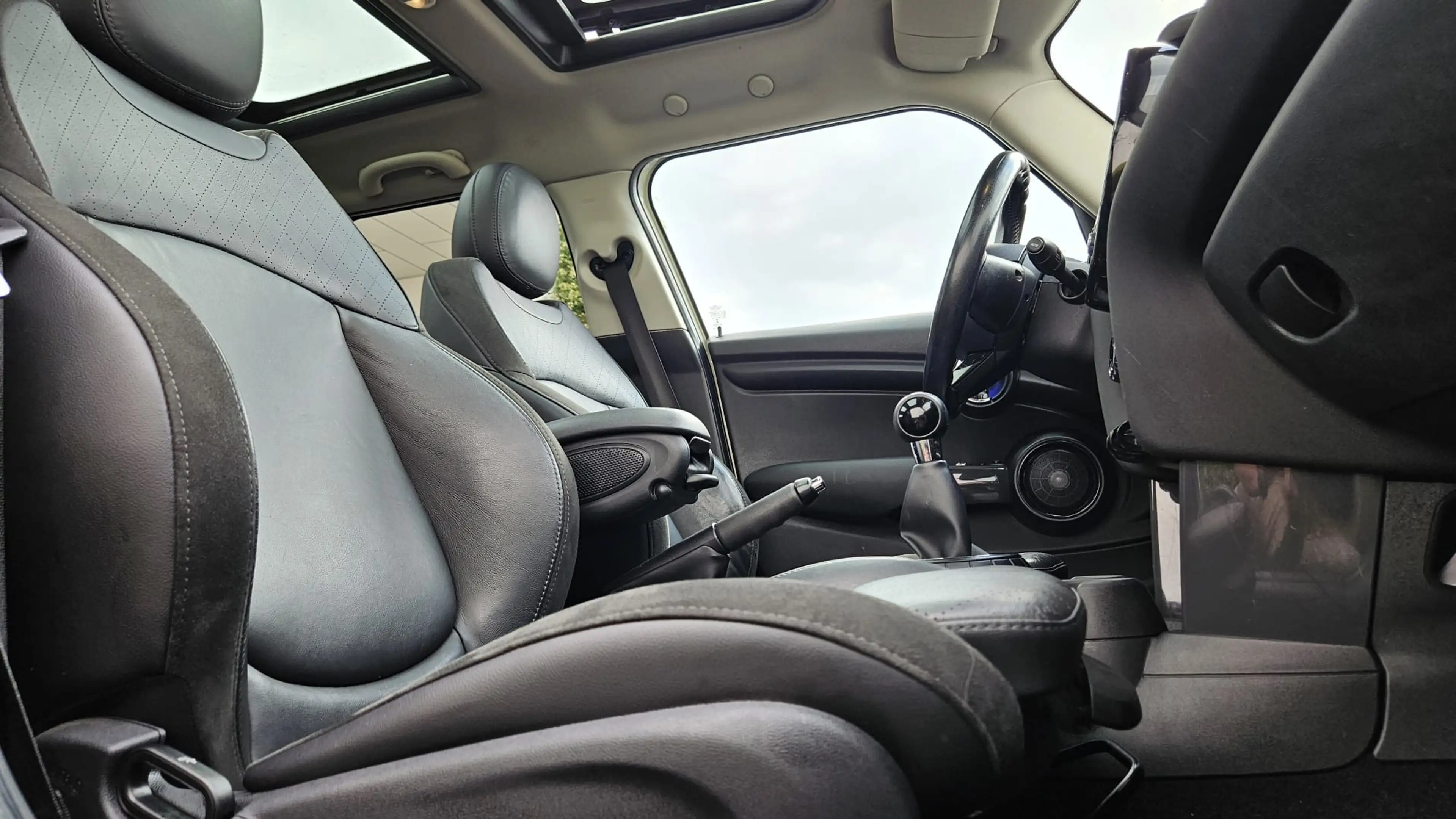 MINI Cooper D *** Pano - Harman Kardon - Leather - Euro 6b - Carpass *** — photo 11