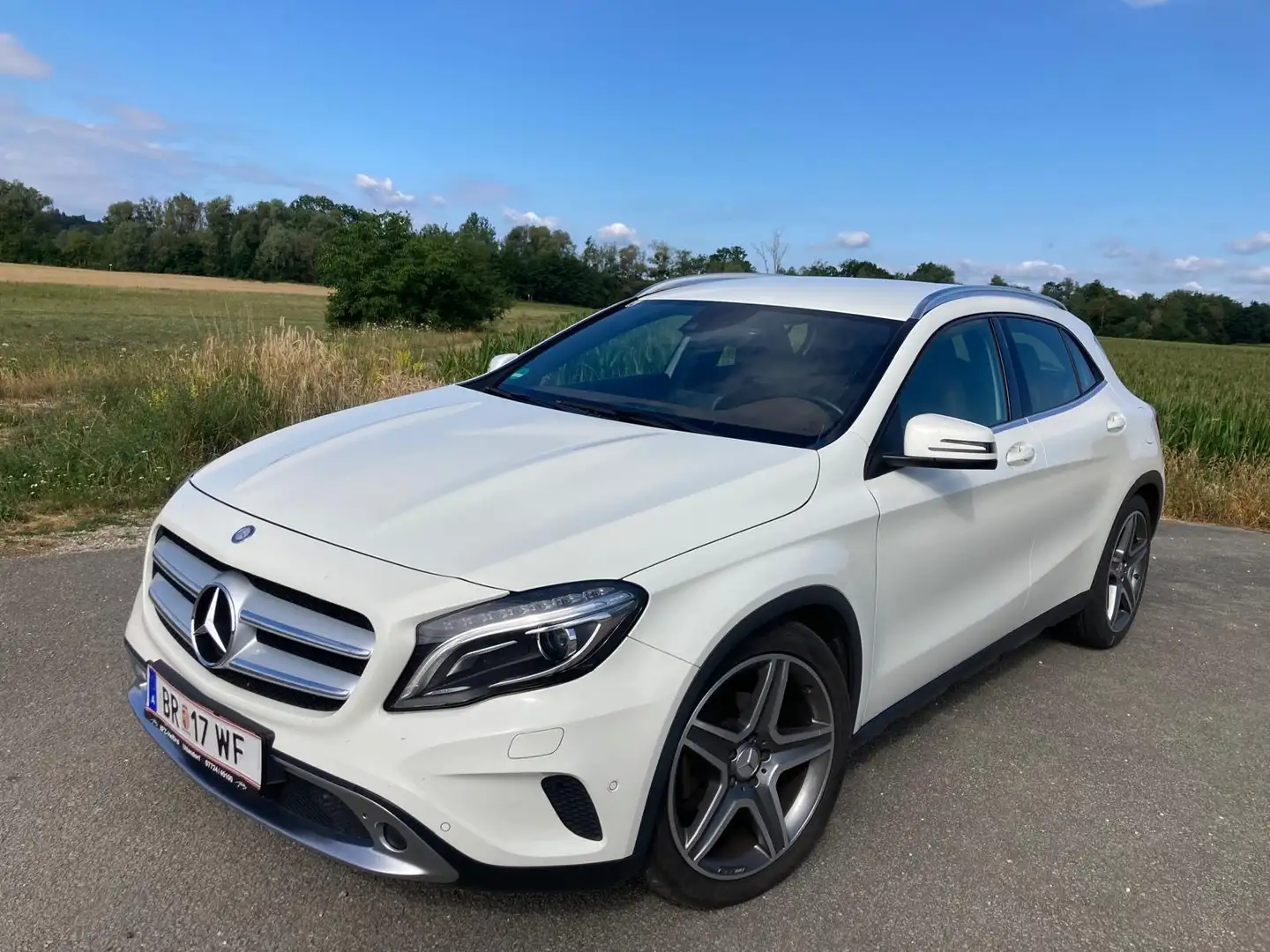 Mercedes-Benz GLA 200 - 1