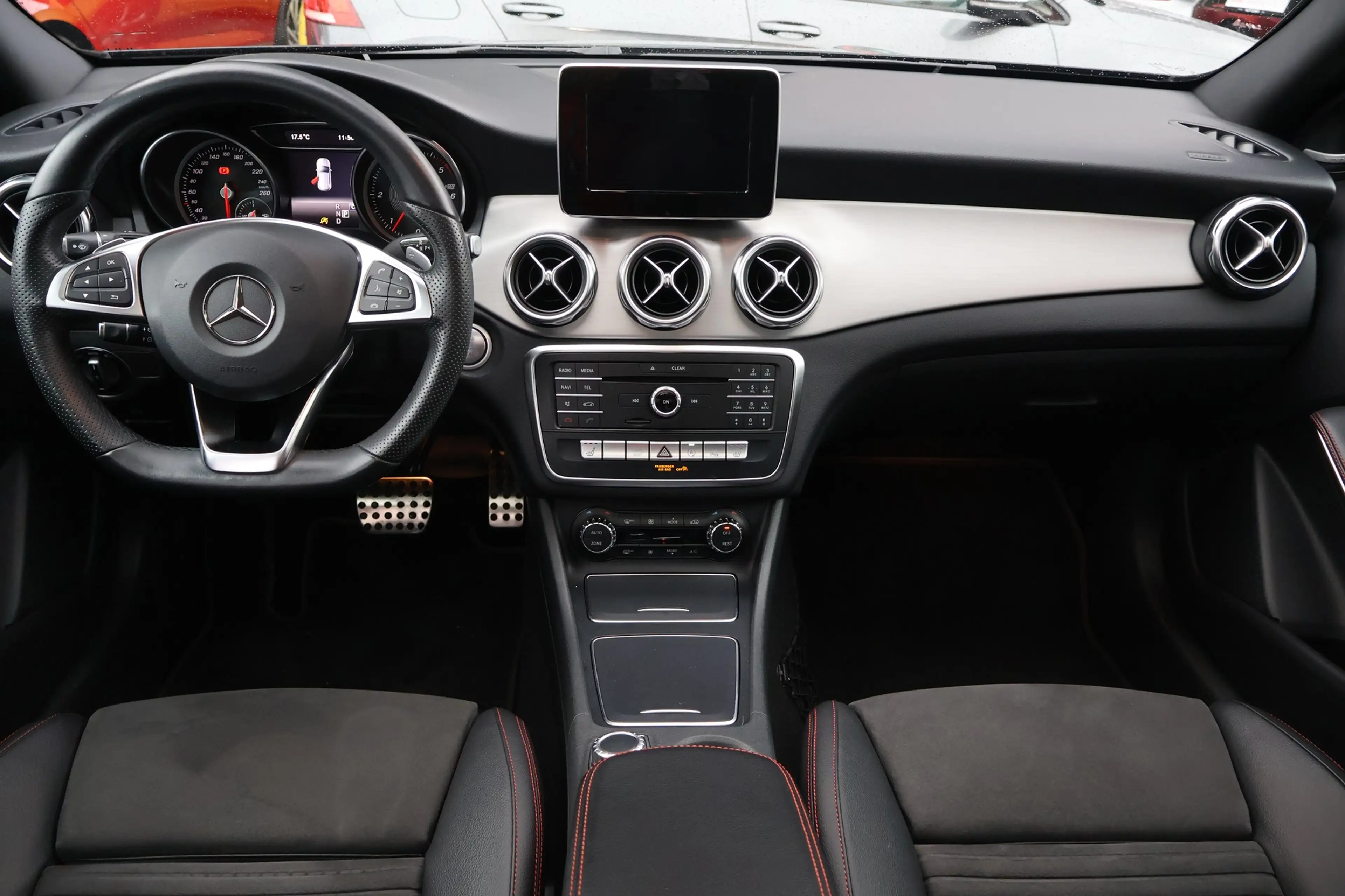 Mercedes-Benz GLA 220 GLA 220d AMG Line LED Navi Pano AHK 360 SHZ — photo 8