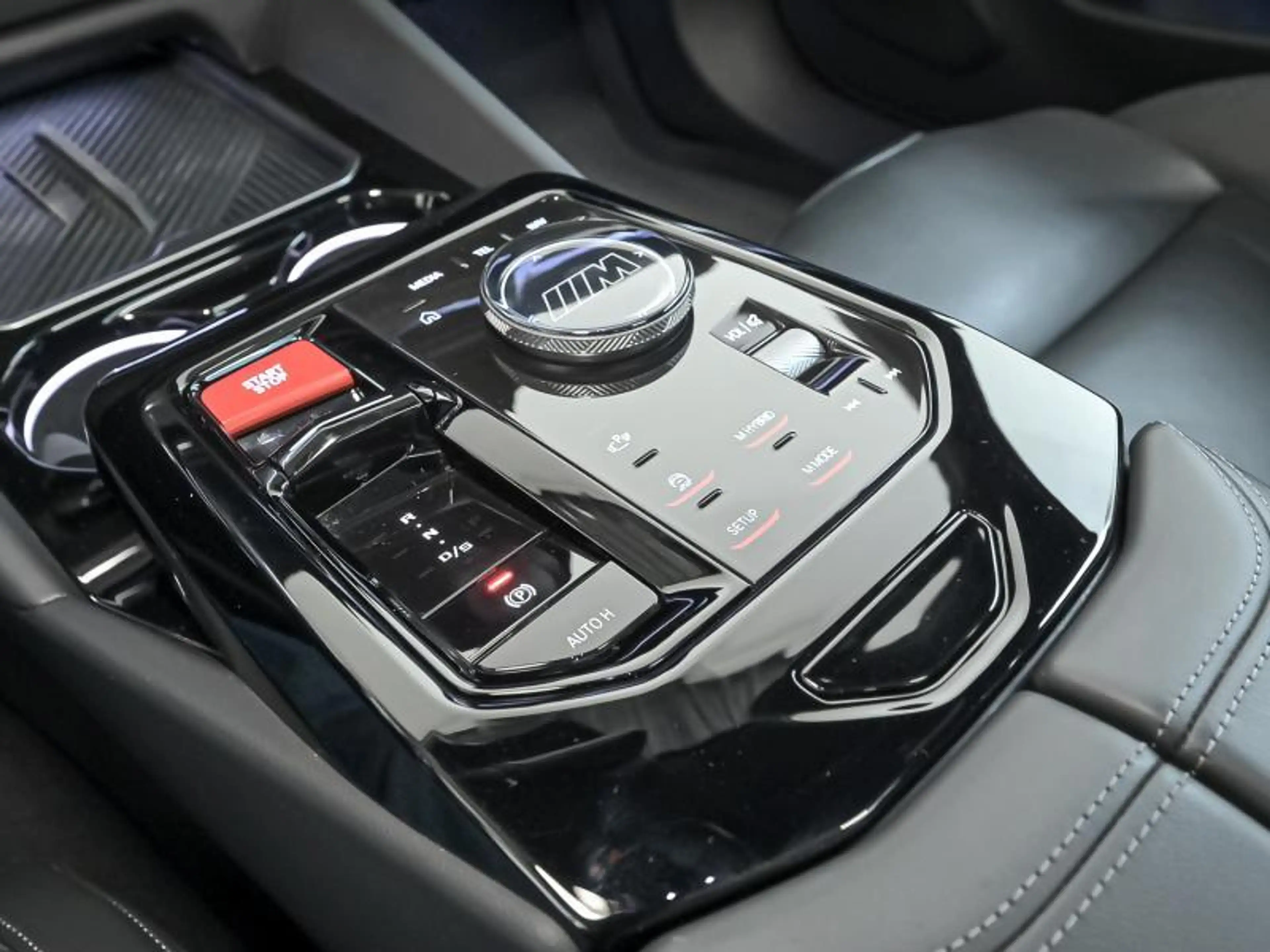 BMW M5 Berline-Pano-Trekhaak-Bowers-Drive Pro — photo 11