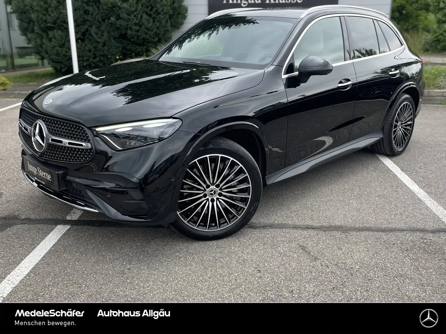 Mercedes-Benz GLC 300 GLC 300 e 4M AMG Air Dist AHK Mem DigL HALenk Bu Zwart - 2