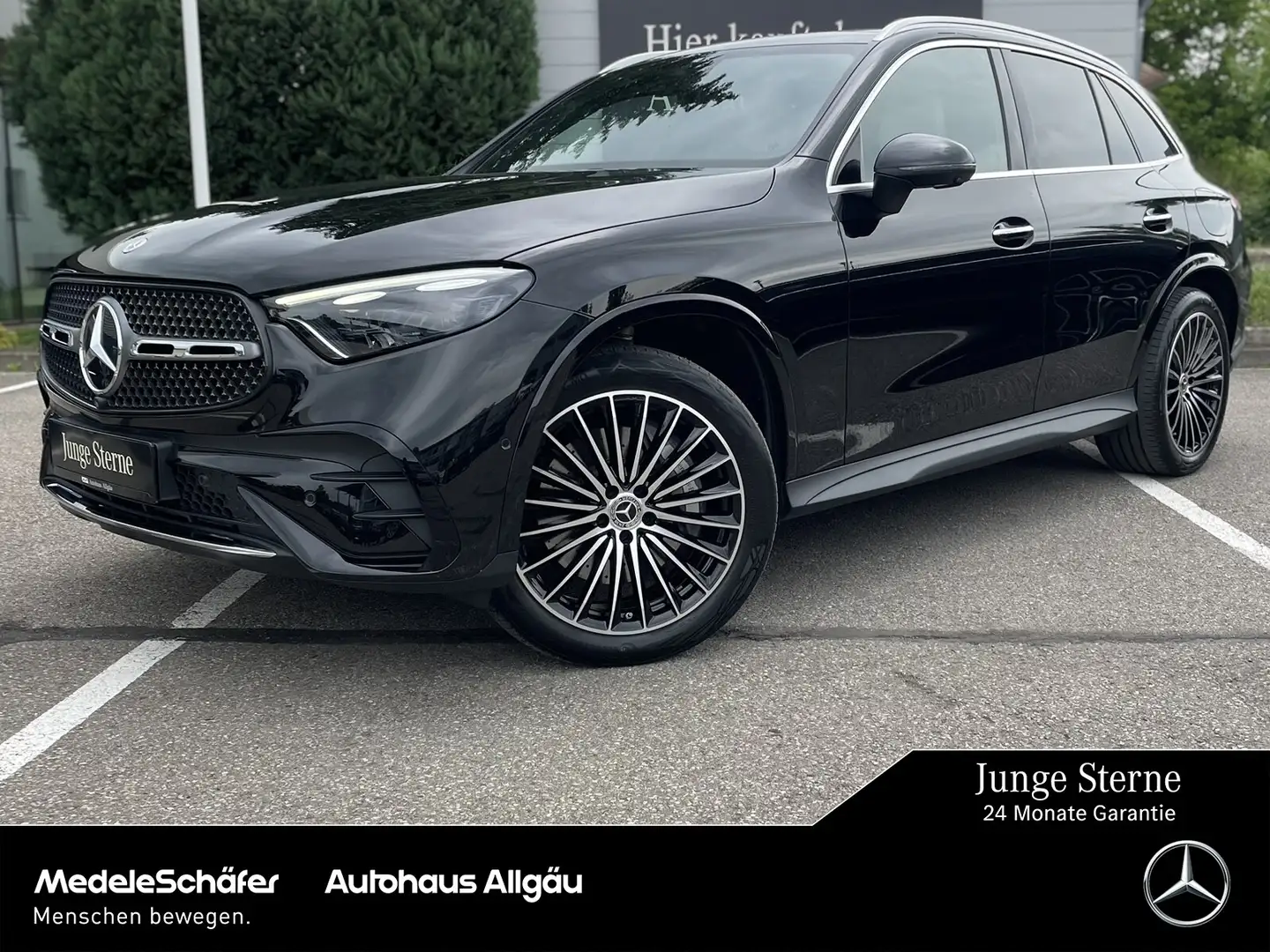 Mercedes-Benz GLC 300 GLC 300 e 4M AMG Air Dist AHK Mem DigL HALenk Bu Zwart - 1