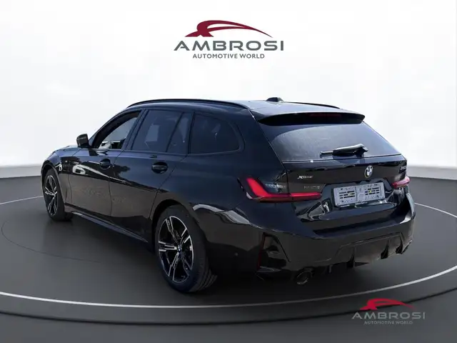 BMW 3 Series view 4
