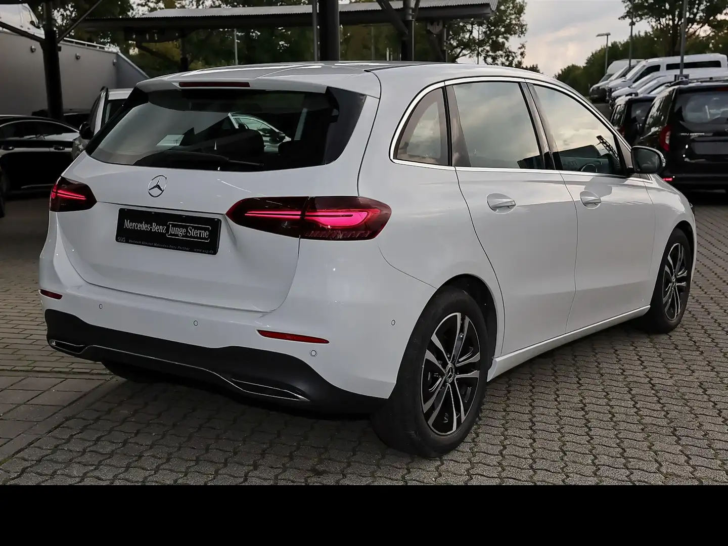 Mercedes-Benz B 200 DISTRONIC+TOTWINKEL+360°+MBUX+LED+17 ZOLL Weiß - 2