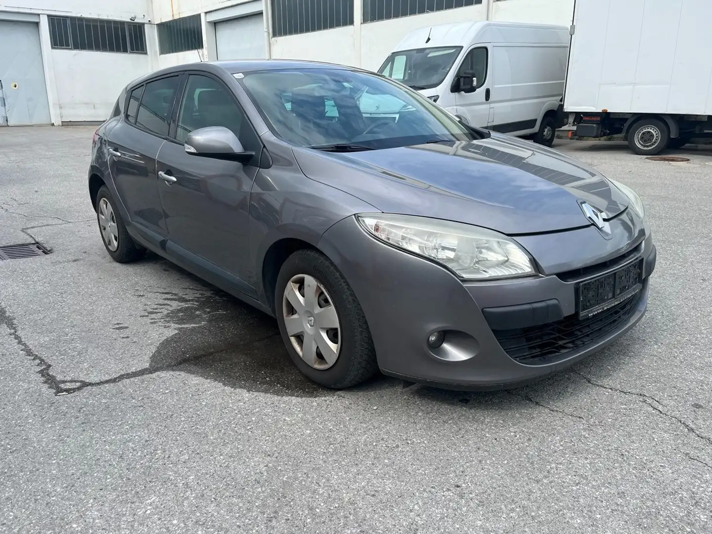 Renault Megane Dynamique 1,5 Diesel 81 kW Grau - 2