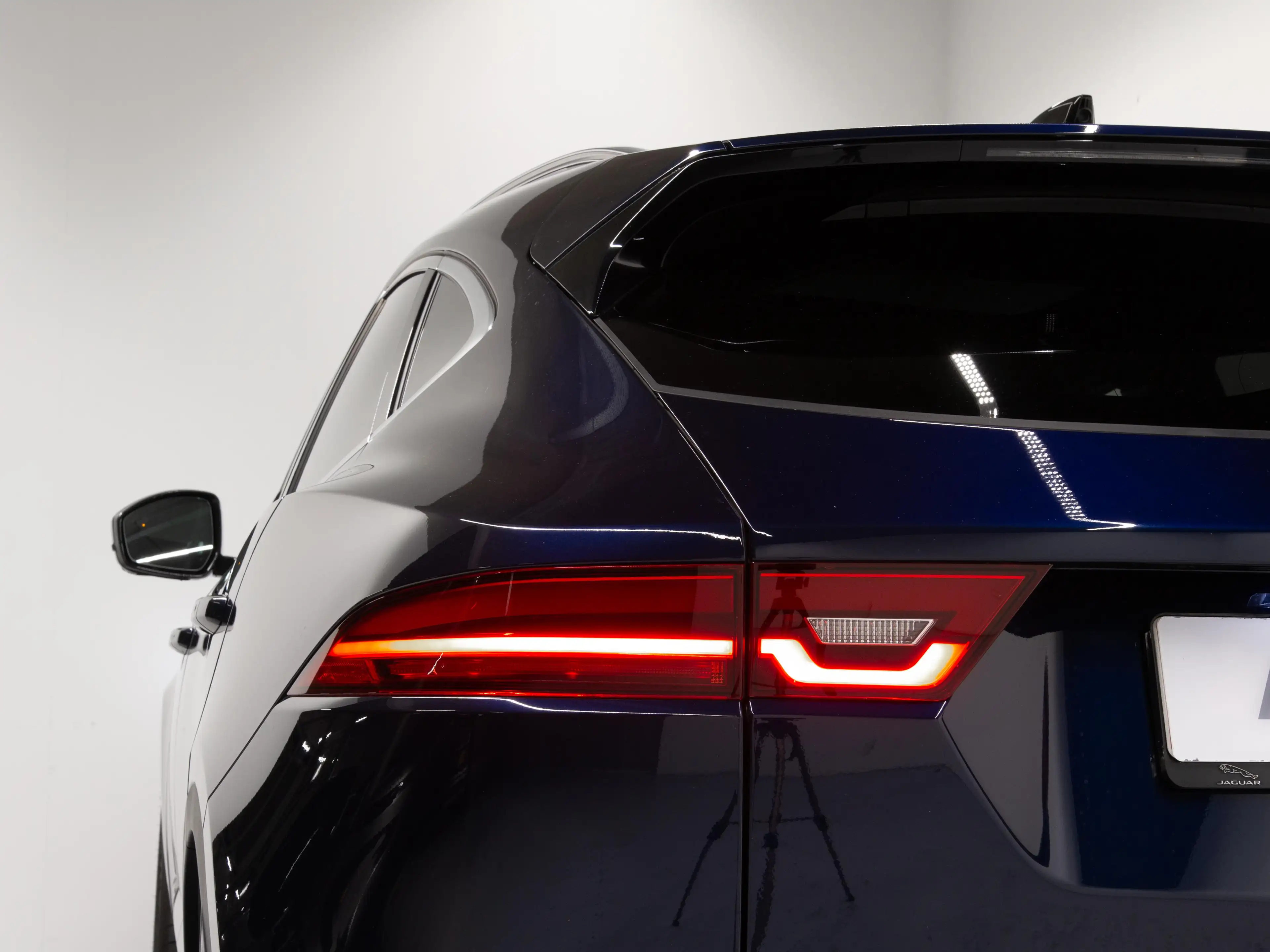 Jaguar E-Pace D200 R-Dynamic SE — photo 14