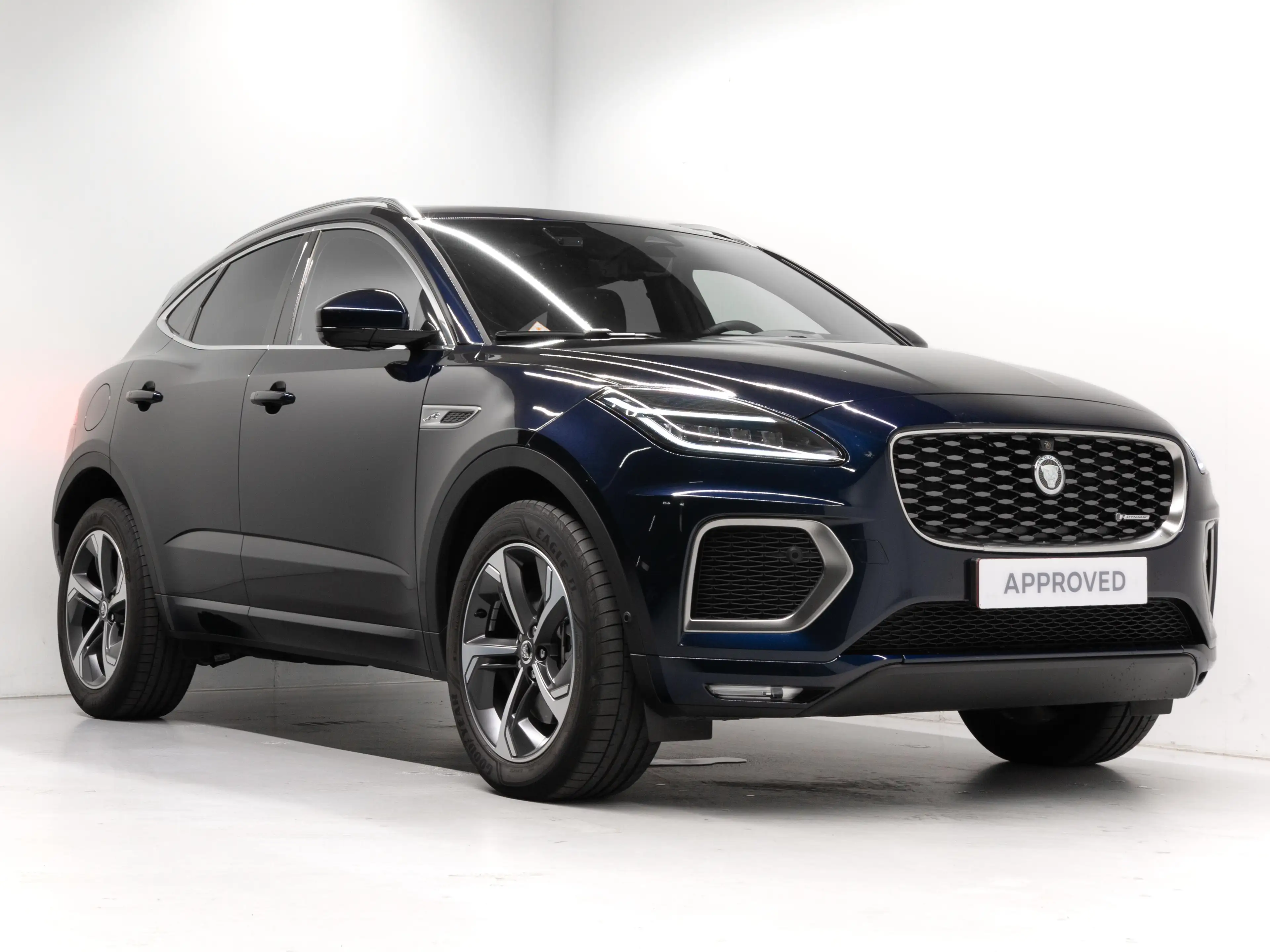 Jaguar E-Pace D200 R-Dynamic SE — photo 3