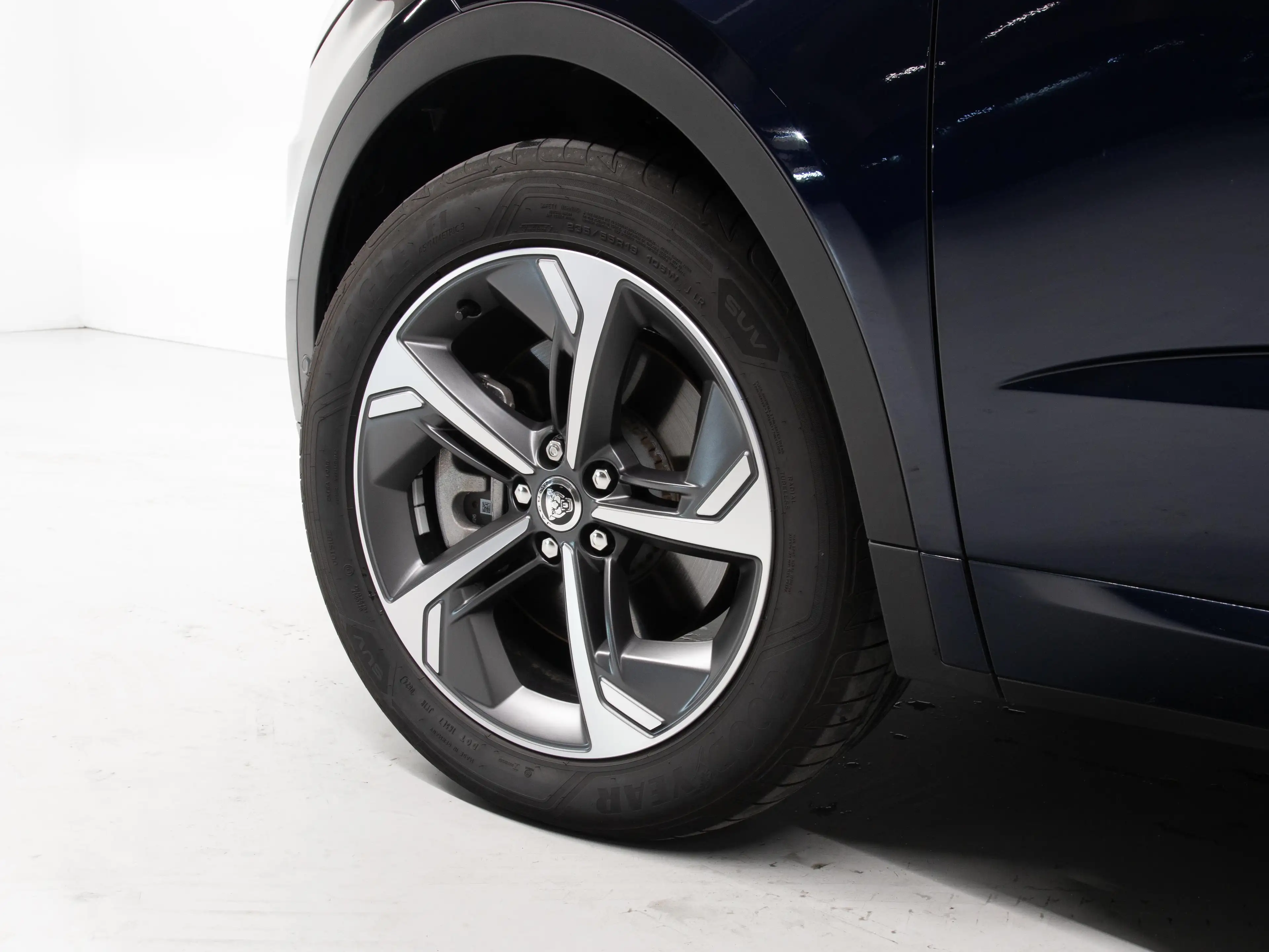 Jaguar E-Pace D200 R-Dynamic SE — photo 5