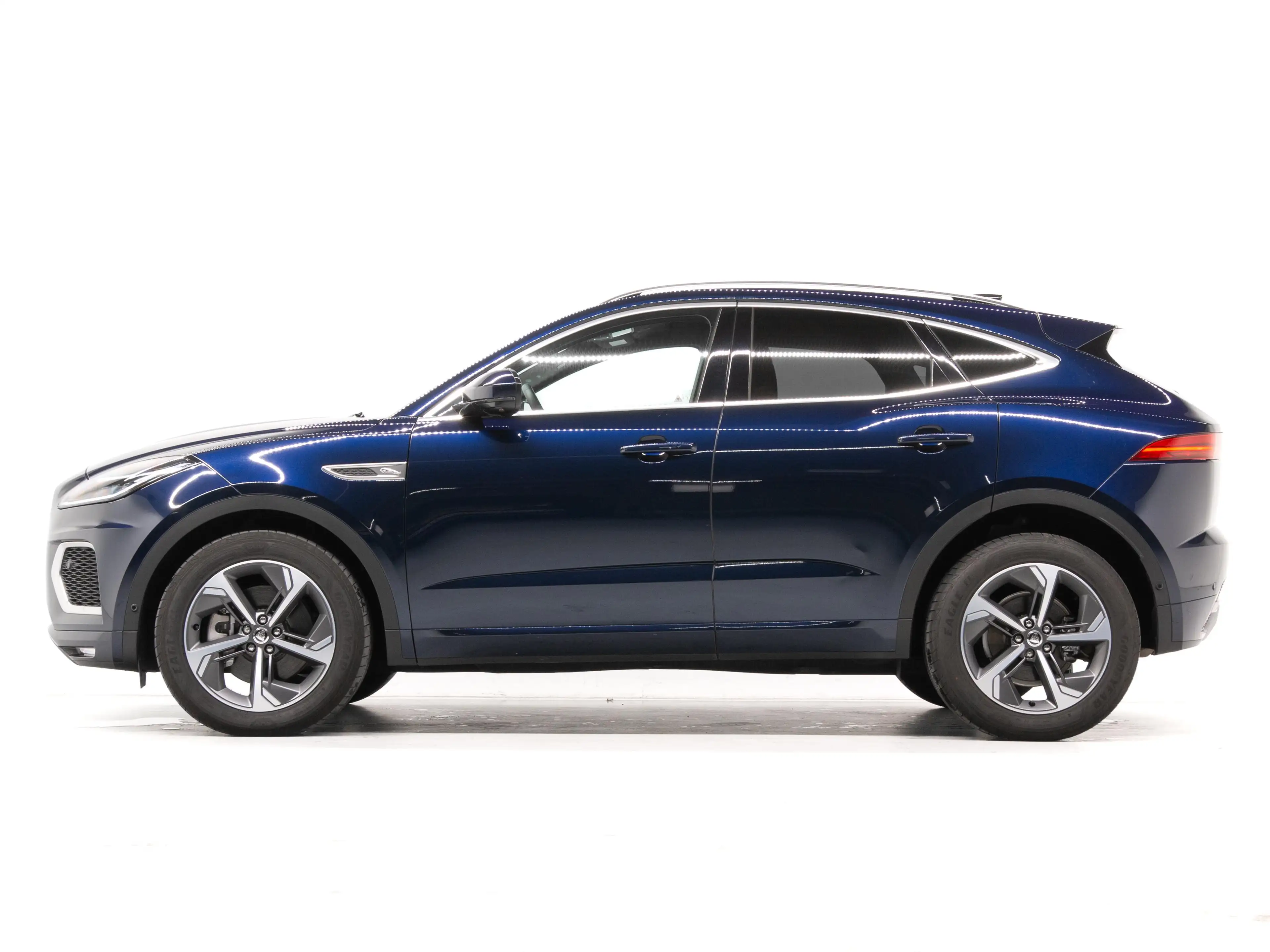 Jaguar E-Pace D200 R-Dynamic SE — photo 6