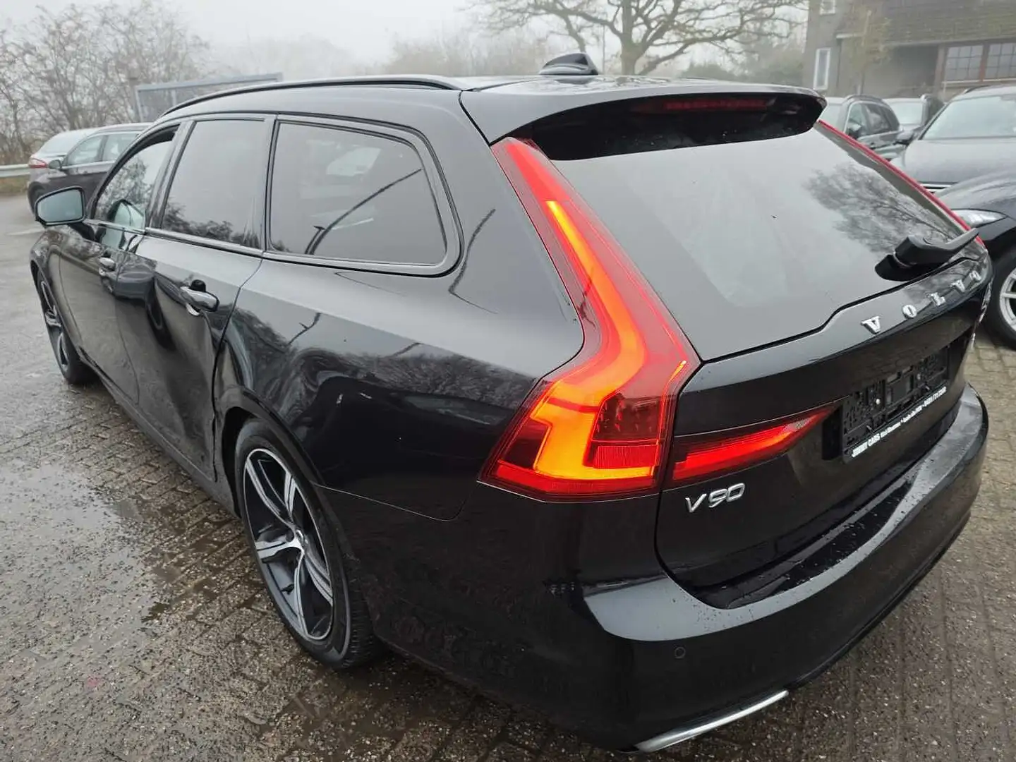 Volvo V90 Diesel D4 Geartronic R Design Schwarz - 2