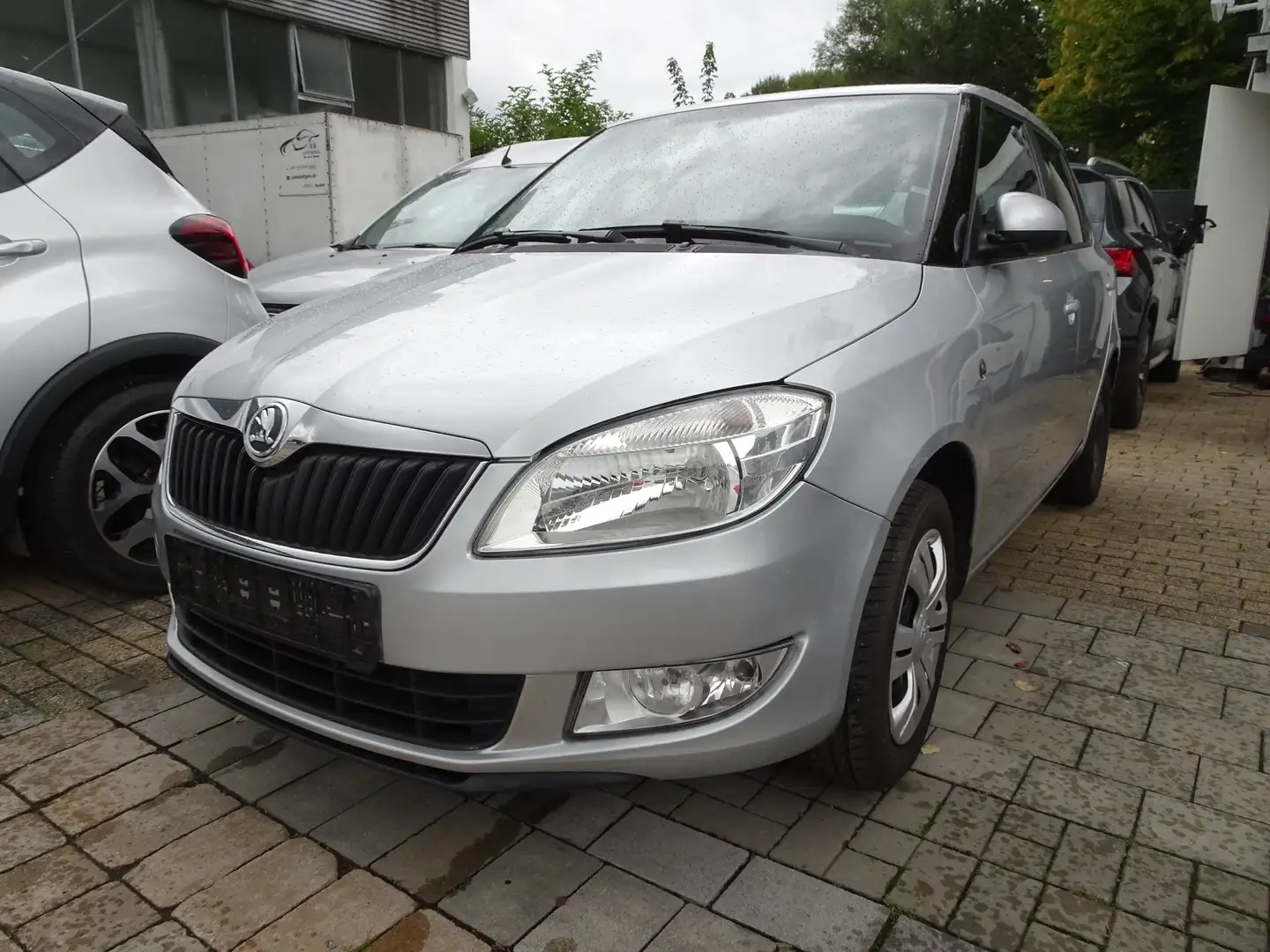 Skoda Fabia Ambition-Klima-4 Tür-FZR-1Hand-145TKM-USW... Grau - 1