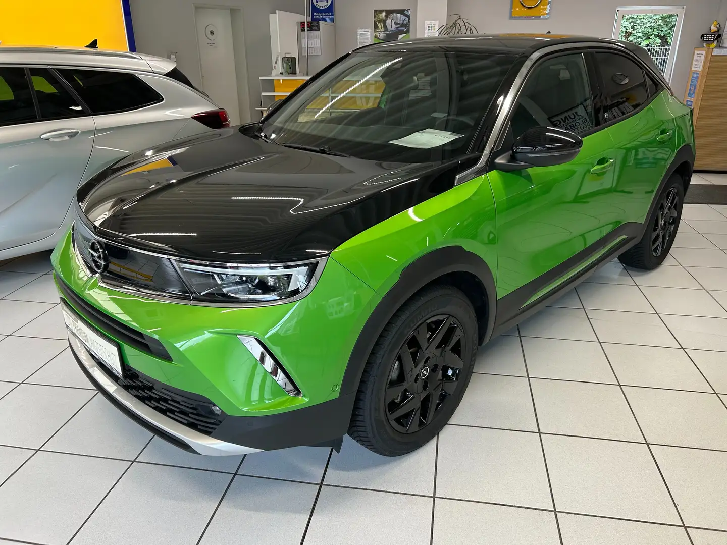 Opel Mokka e Ultimate Navi,Matrix,Alcantara,SHZ,Kamera,PDC! Grün - 1