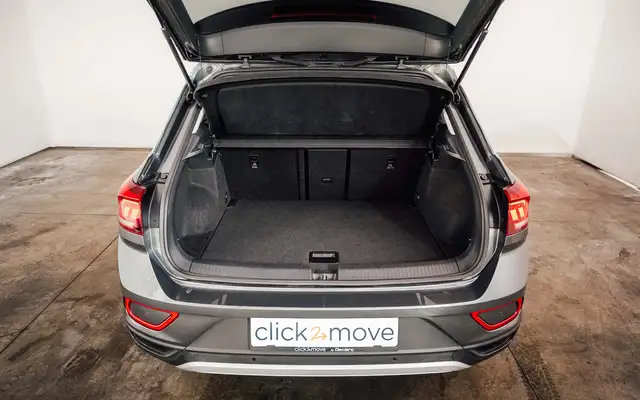 Volkswagen T-Roc view 6