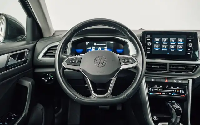 Volkswagen T-Roc view 11