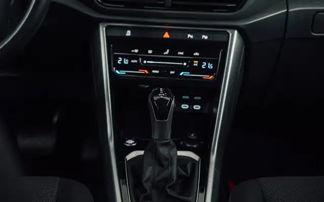 Volkswagen T-Roc view 19