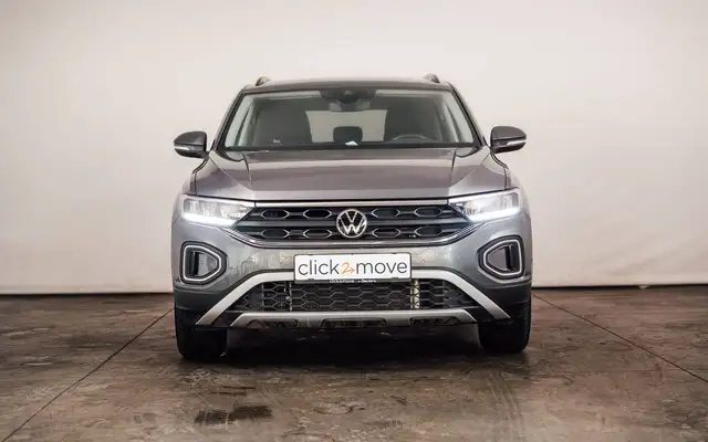 Volkswagen T-Roc view 3