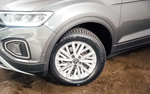 Volkswagen T-Roc view 5