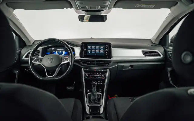Volkswagen T-Roc view 10