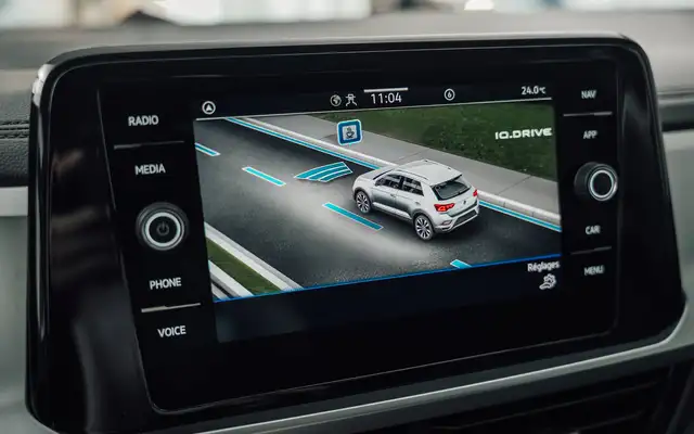 Volkswagen T-Roc view 15