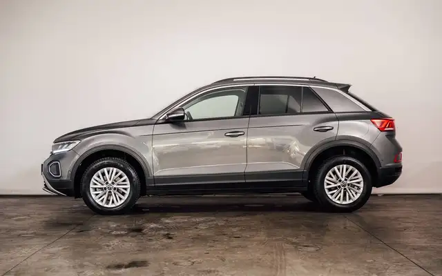 Volkswagen T-Roc view 2