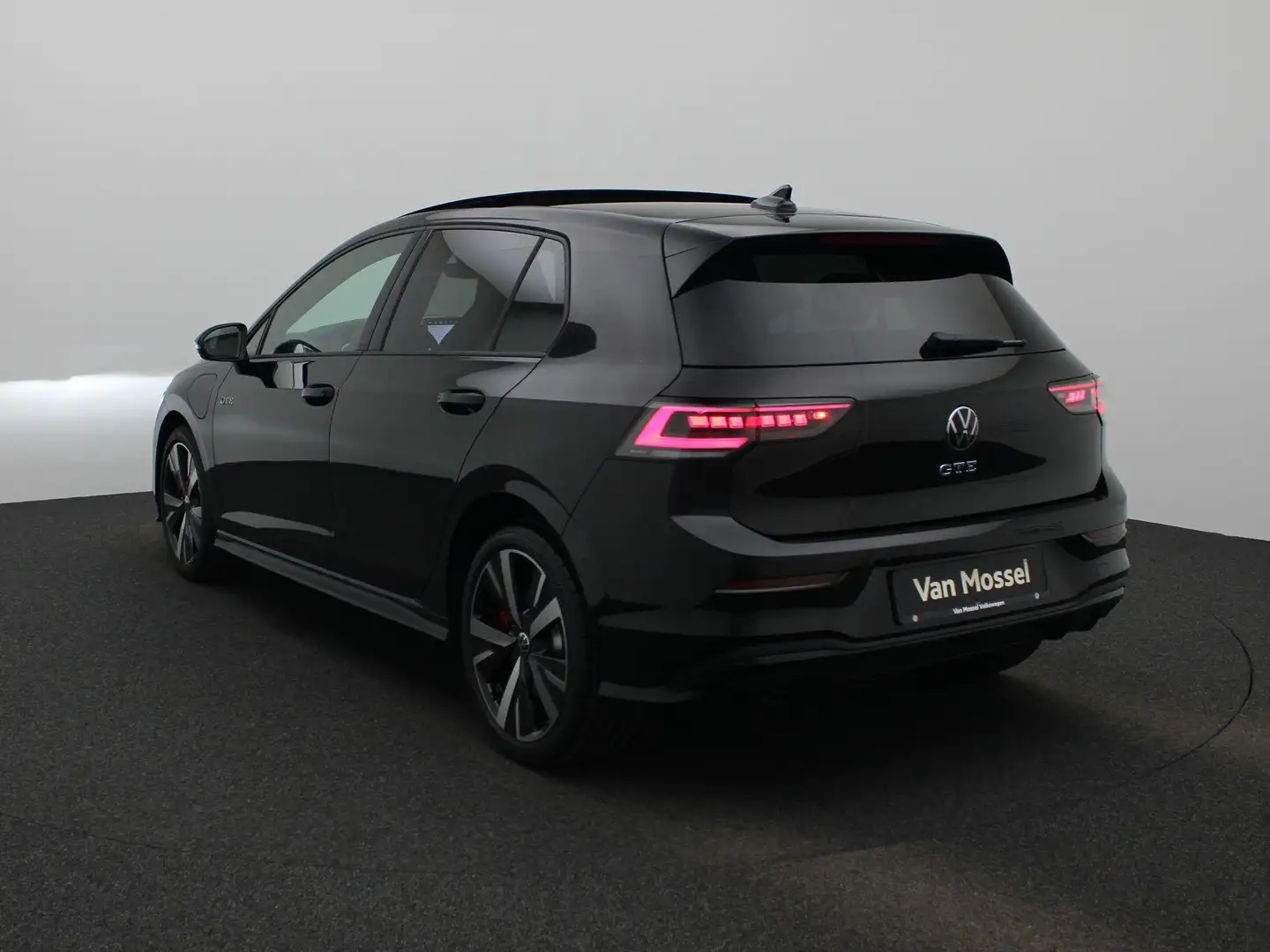 Volkswagen Golf GTE 1.5 eHybrid 272 PK |Black Style | IQ Lights | 360 Fekete - 2