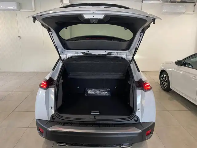 Peugeot 2008 view 8