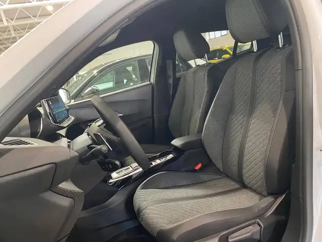 Peugeot 2008 view 9