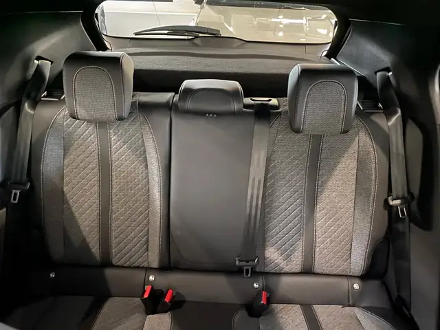 Peugeot 2008 view 11