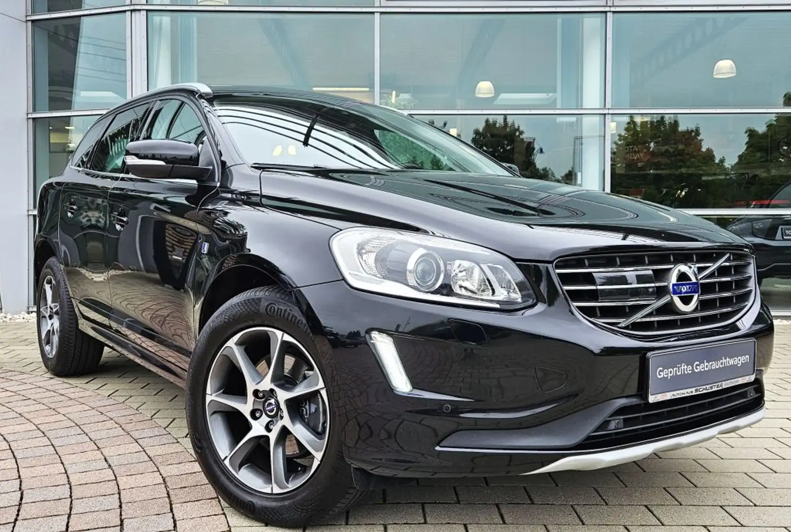 Volvo XC60 D4 AWD Geartronic Ocean Race Schwarz - 2