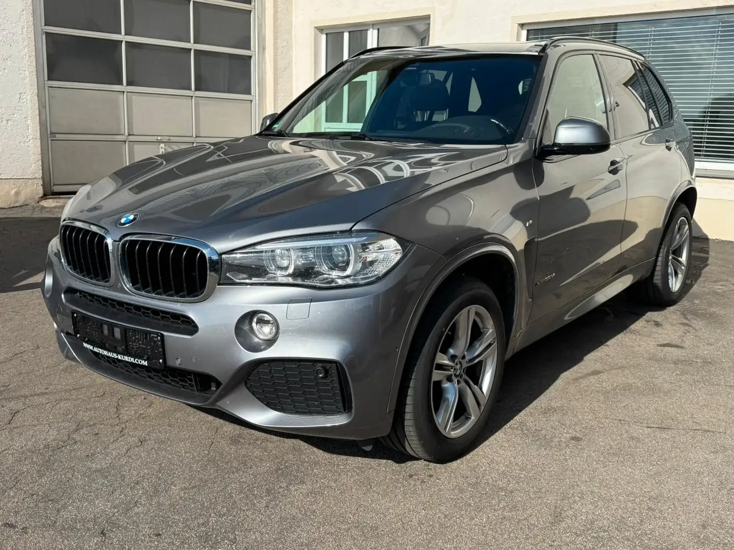BMW X5 xD 30d M-Sport 8FACH PANO XENON AHK R-KAM MEM Gris - 1