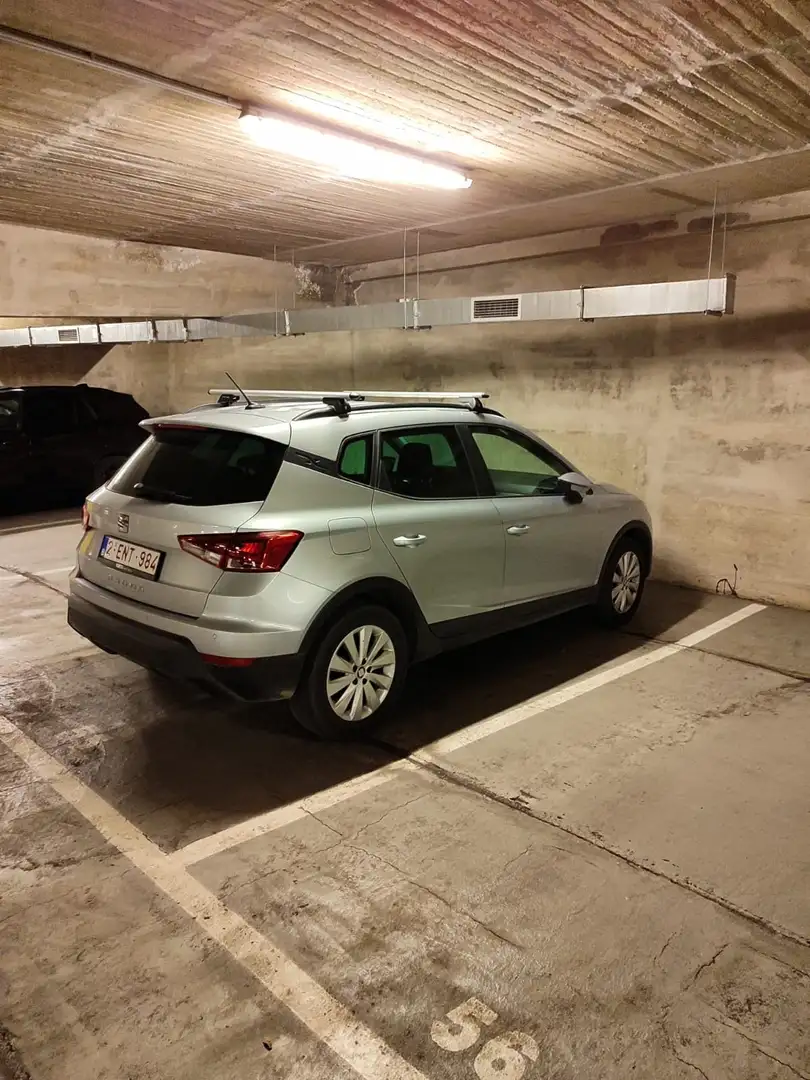 SEAT Arona 1.0 TSI Move! Navi Grijs - 2
